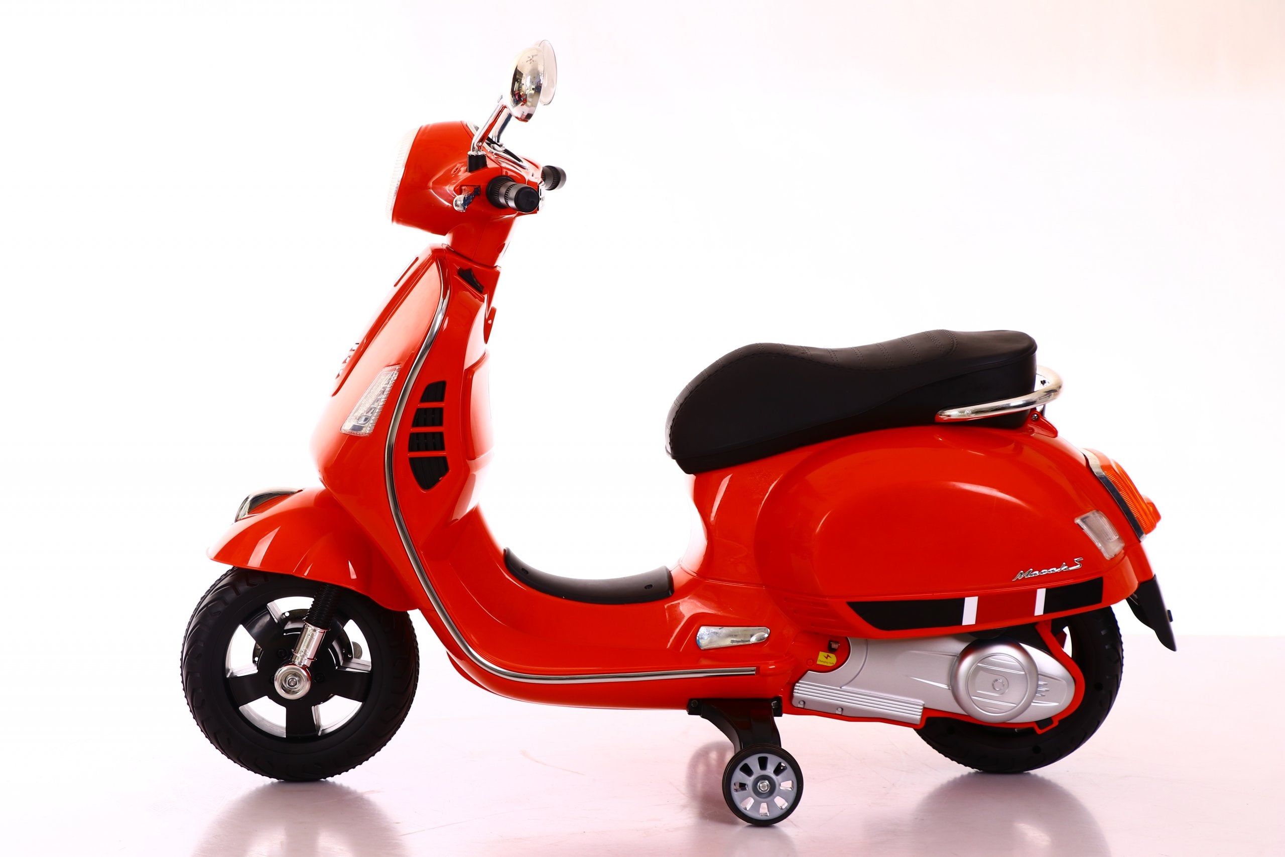 Vespa Xtream Motorcycle White Q618 - DERAKBIKES