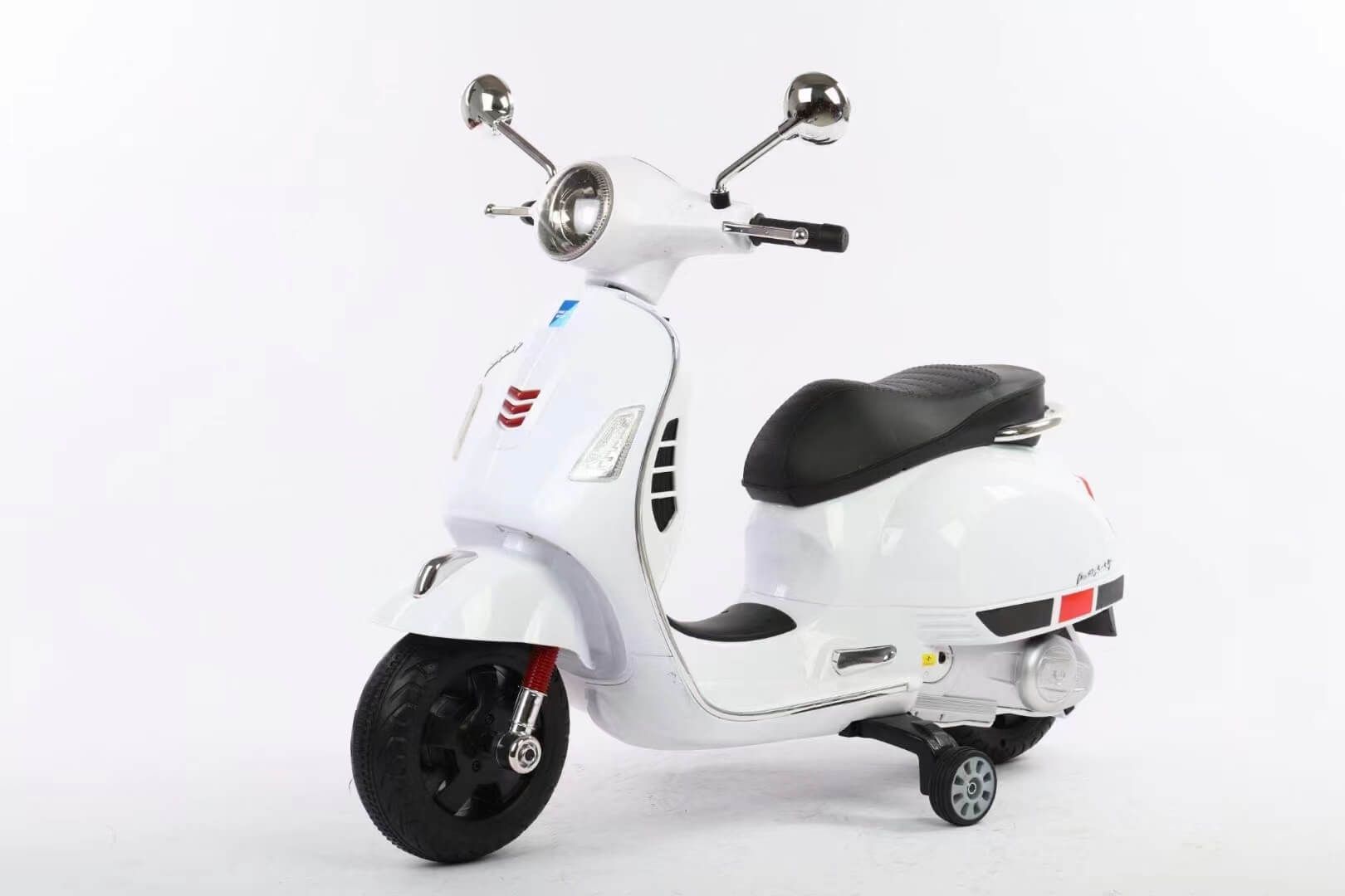 Vespa Xtream Motorcycle White Q618 - DERAKBIKES